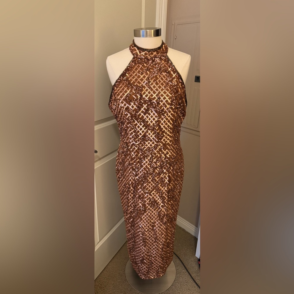 MAC DUGGAL Halter Dress